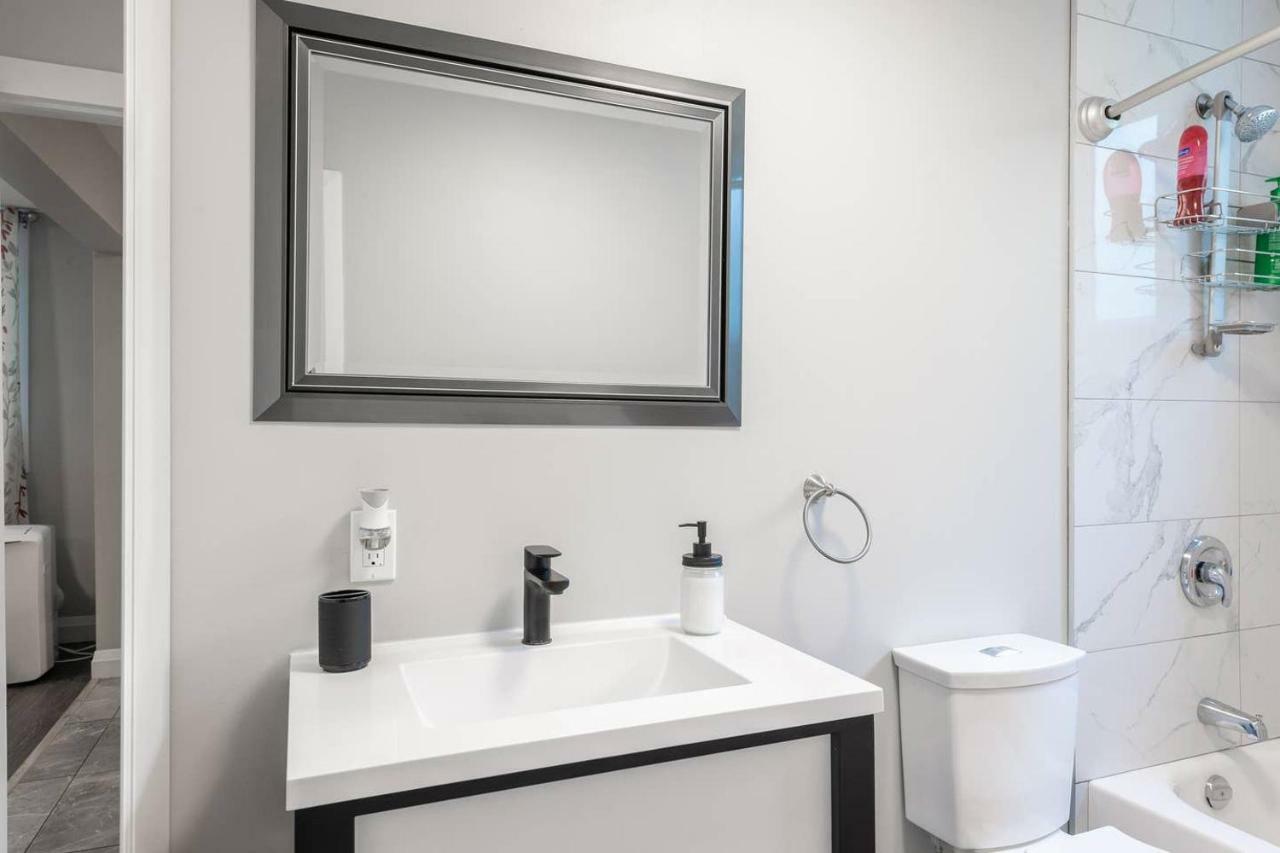 Entire 2 Bedroom Uptown - E1