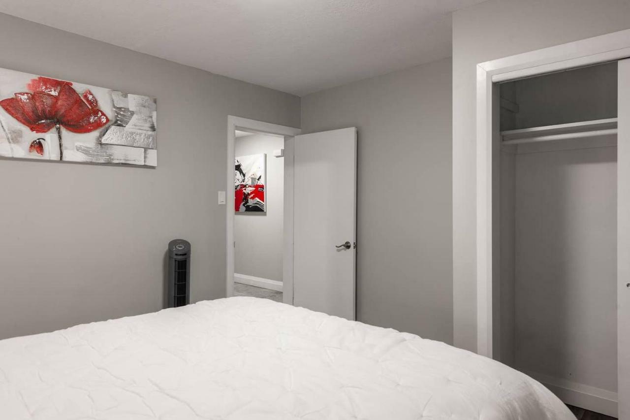 Entire 2 Bedroom Uptown - E1 Waterloo