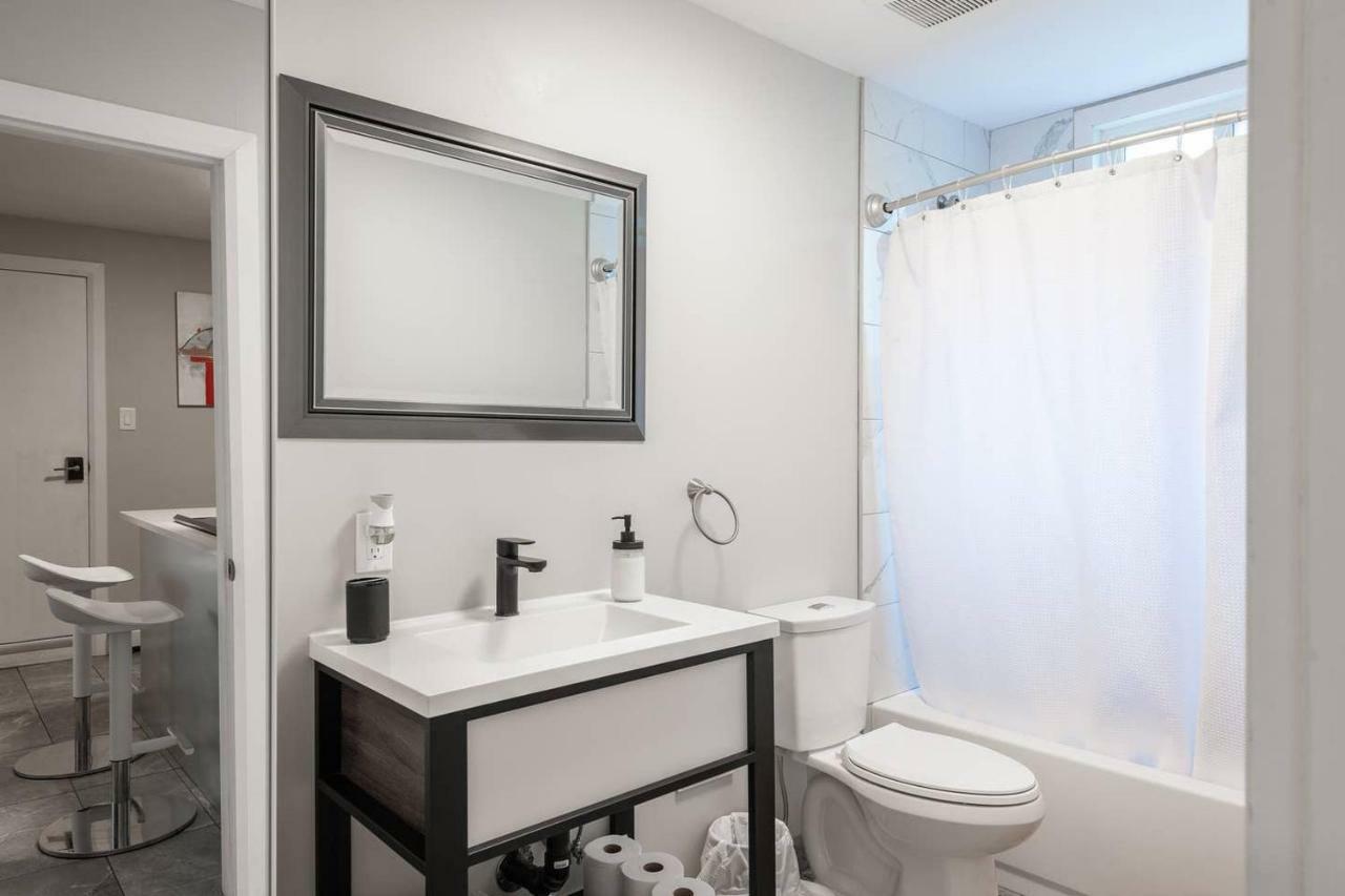 Apartment Entire 2 Bedroom Uptown - E1 *