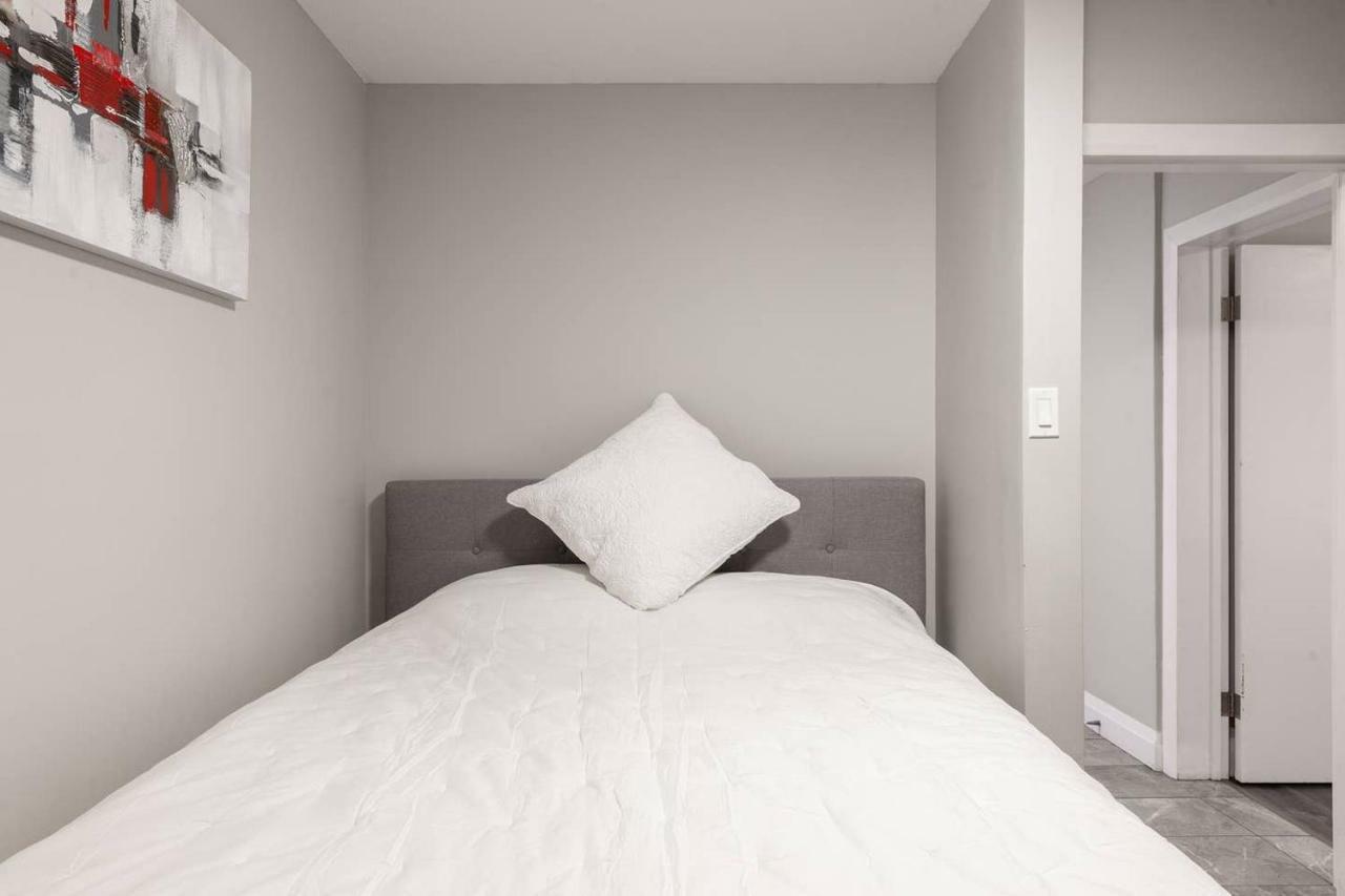 Entire 2 Bedroom Uptown - E1 Apartment *